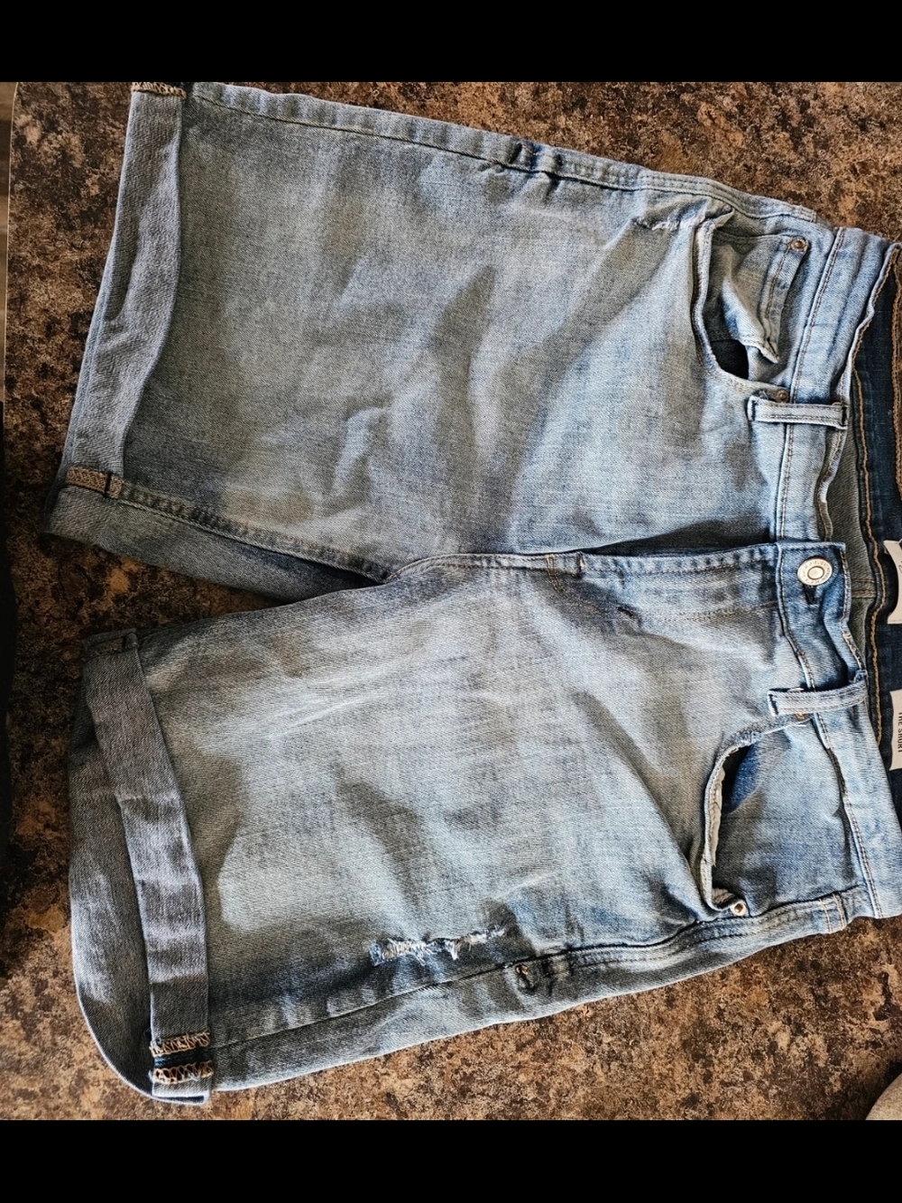 Kensie Mid Rise Light Wash Denim Rolled Hem Shorts. Size 10/30. Gently Used.